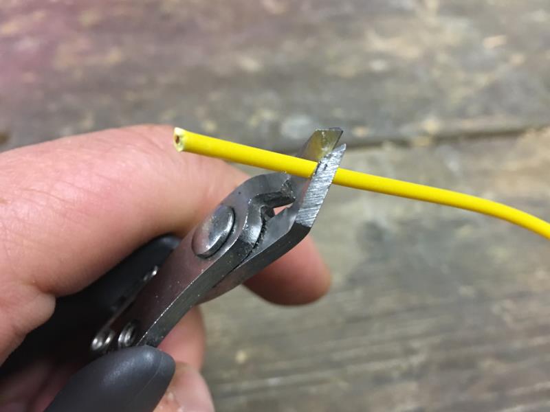 Stripping insulation of a croc cable with cutting pliers